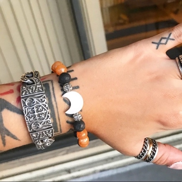 Mother of pearl moon tangerine carnelian bracelet - Picture 4 of 8